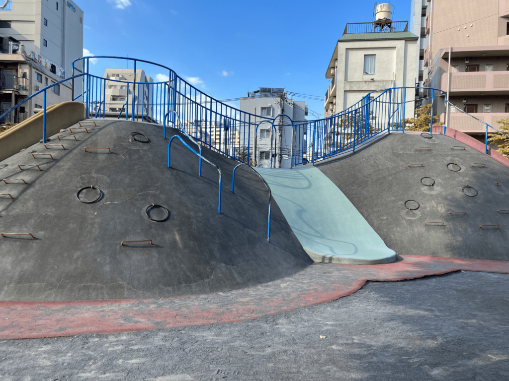 北区立北谷端公園の遊具