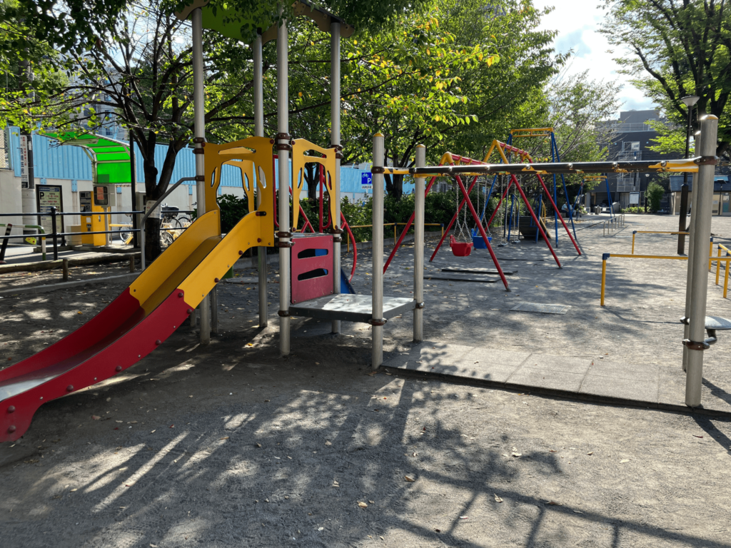 北区立北谷端公園の幼児遊具