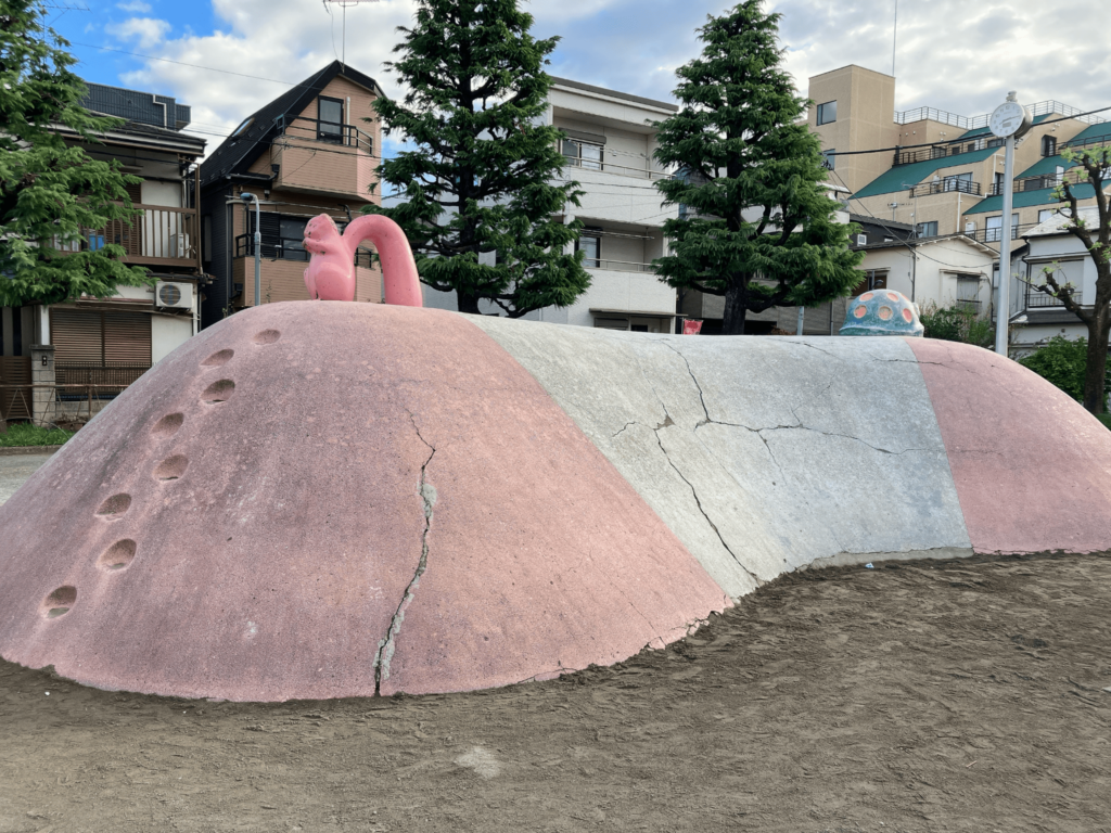 西ヶ原公園の岩山