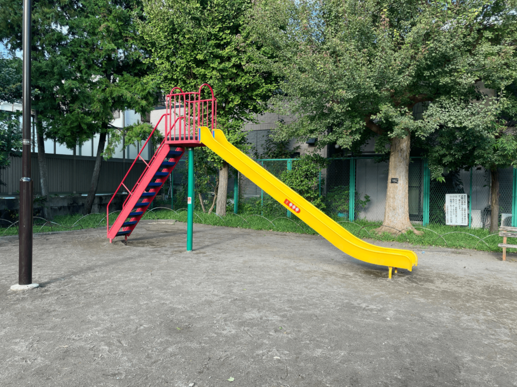 西ヶ原公園の滑り台